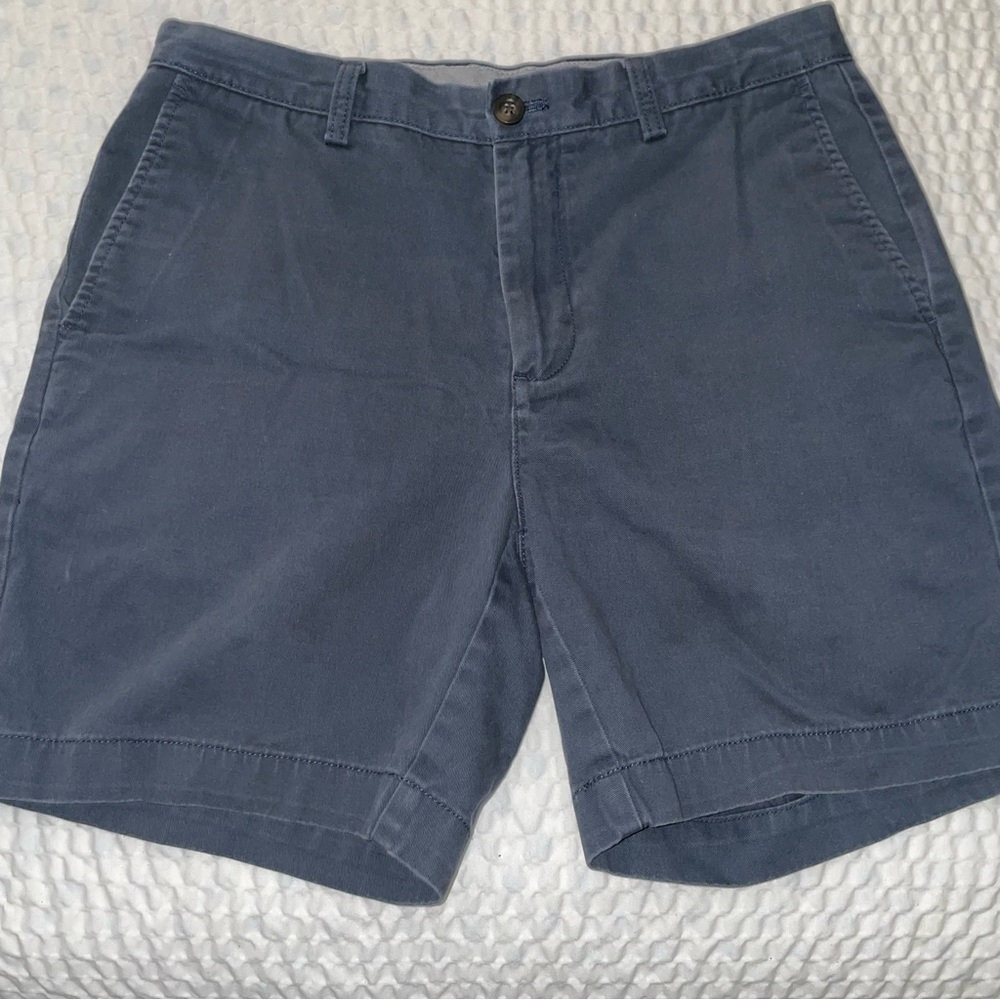 Amazon Essentials Men's Navy Flat Front Shorts, Slim fit, 30” waist , 7” inseam